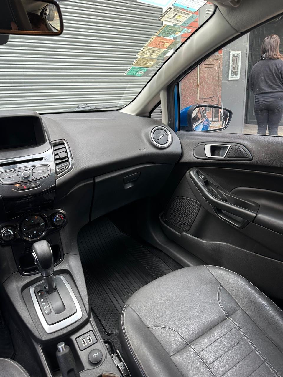 Ford Fiesta Kinetic  Titanium Powershift 120cv