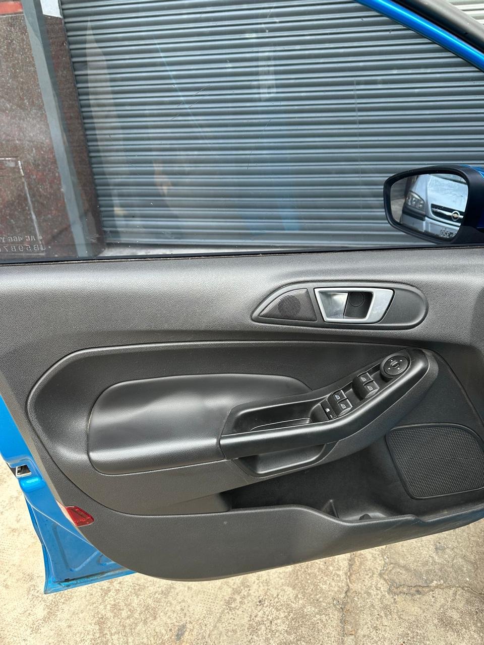 Ford Fiesta Kinetic  Titanium Powershift 120cv