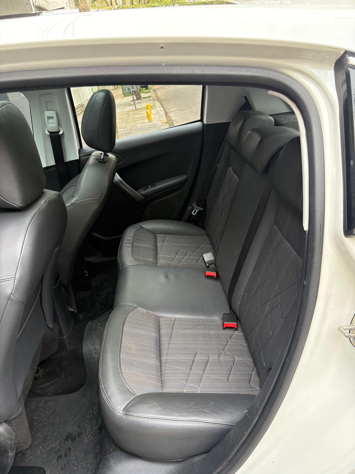 Ver foto 12 de Peugeot 208 Feline Pack Cuir 2013