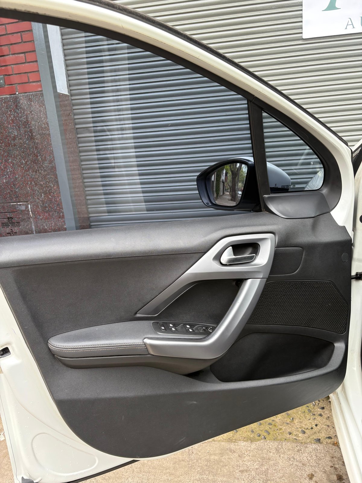 Ver foto 5 de Peugeot 208 Feline Pack Cuir 2013