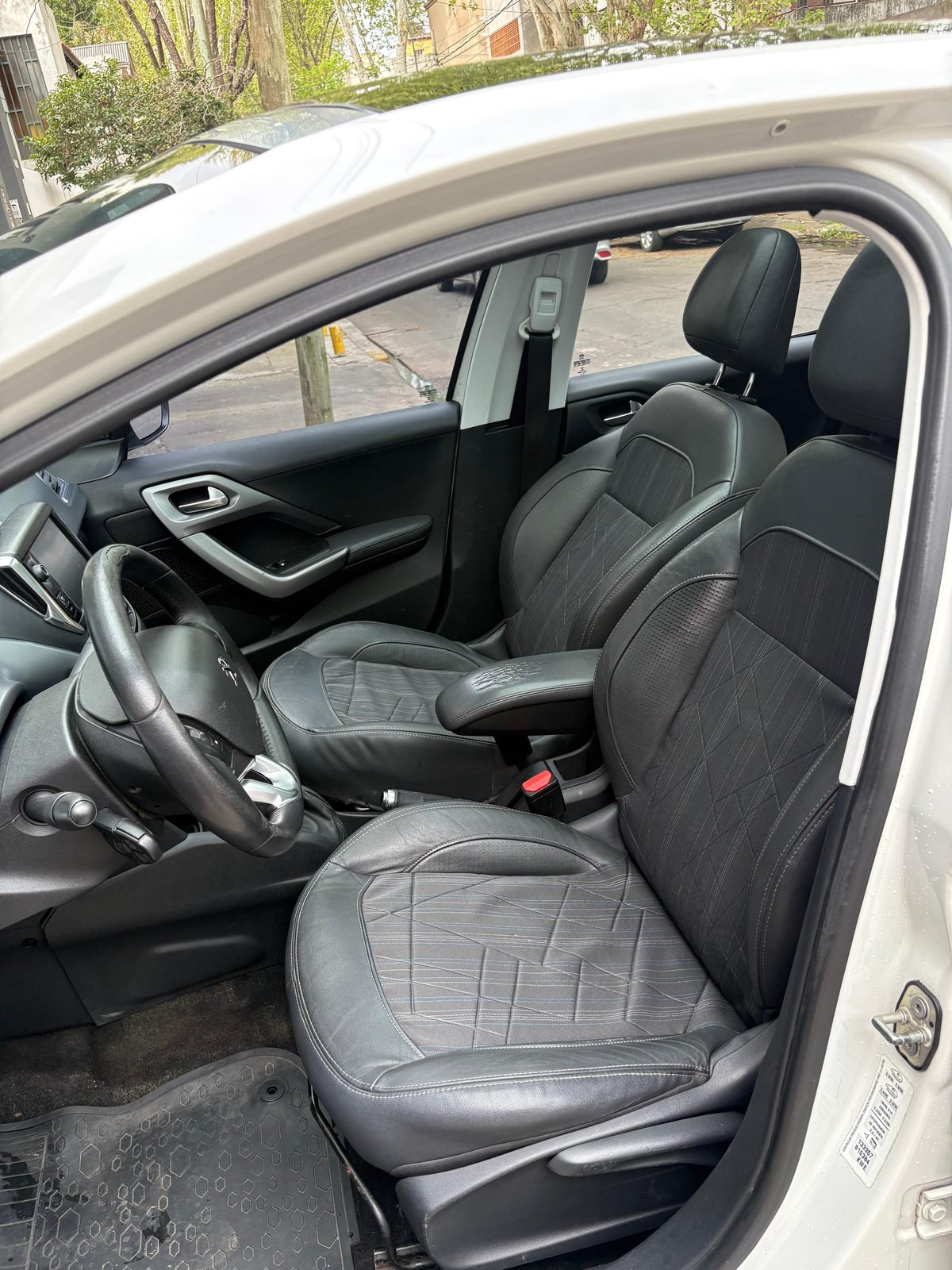 Ver foto 6 de Peugeot 208 Feline Pack Cuir 2013