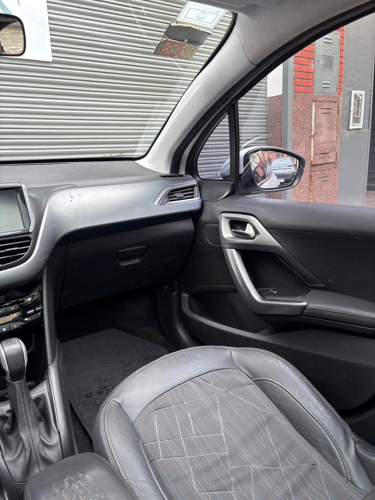 Ver foto 10 de Peugeot 208 Feline Pack Cuir 2013