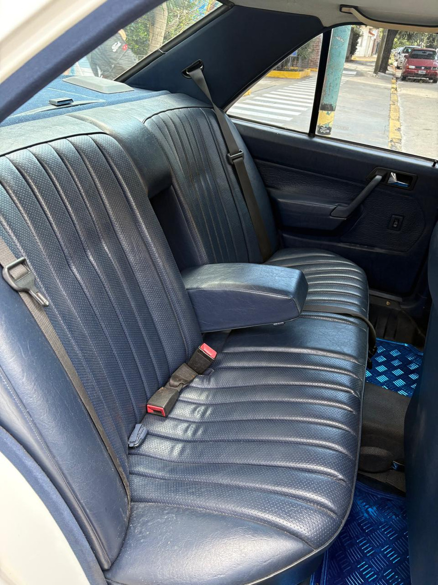 Mercedes-Benz 190 2.3 E