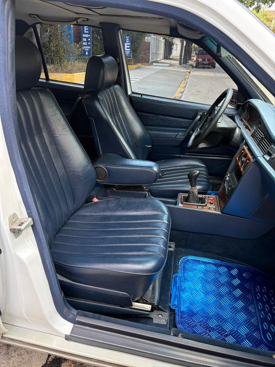 Mercedes-Benz 190 2.3 E